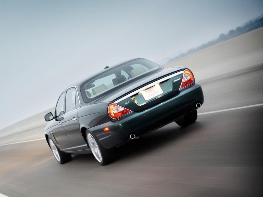  Jaguar XJ Super V8 2007 года  (фото 3 из 4)